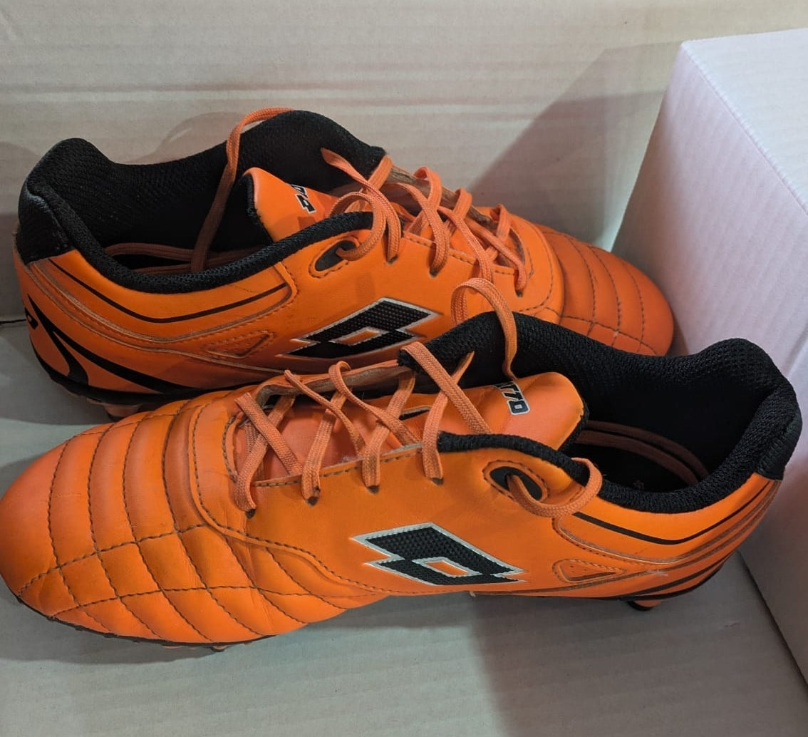 Lotto Youth Soccer Cleats – Size 4 (Used – Condition 4.5/5)