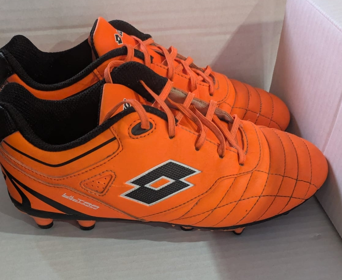 Lotto Youth Soccer Cleats – Size 4 (Used – Condition 4.5/5)